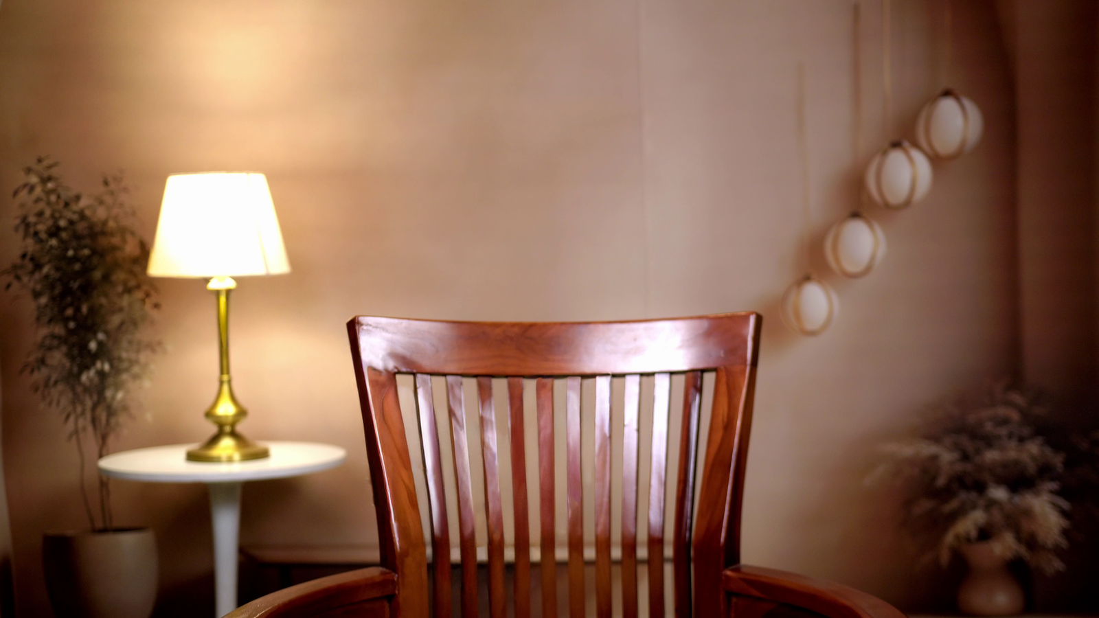 Warm Pendant Light Setup